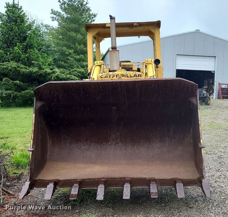 image for item LE9056 1974 Caterpillar 977L  track loader