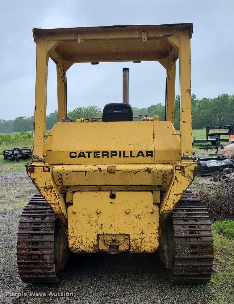image for item LE9056 1974 Caterpillar 977L  track loader