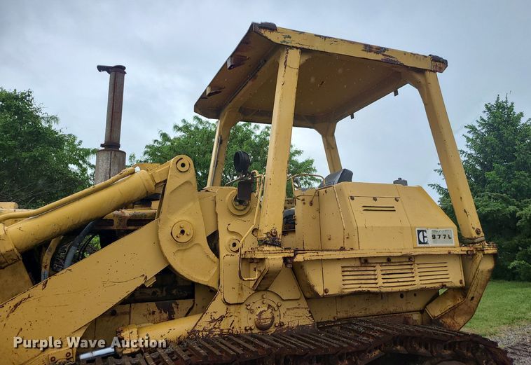 image for item LE9056 1974 Caterpillar 977L  track loader