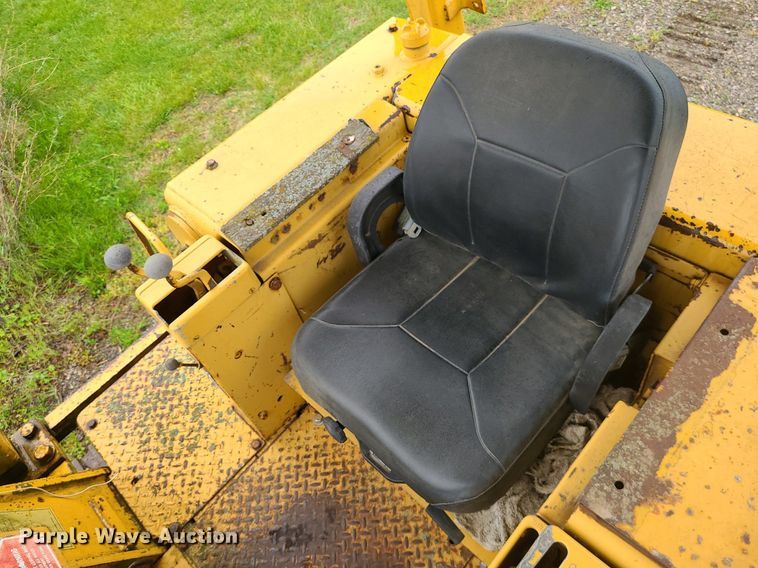 image for item LE9056 1974 Caterpillar 977L  track loader