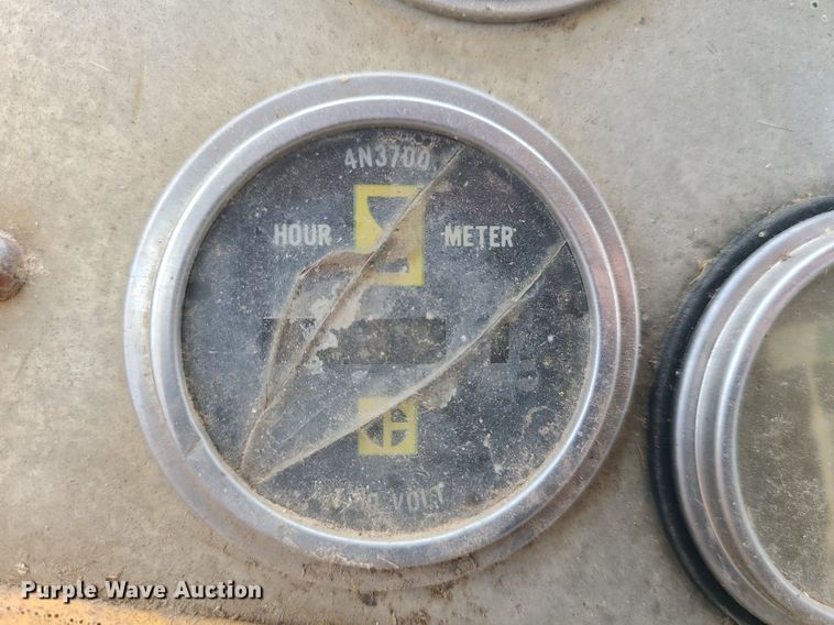 image for item LE9056 1974 Caterpillar 977L  track loader