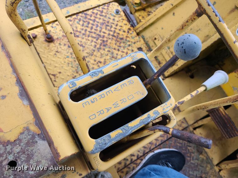 image for item LE9056 1974 Caterpillar 977L  track loader