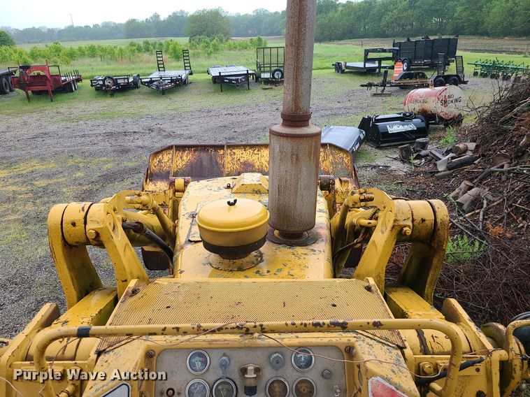 image for item LE9056 1974 Caterpillar 977L  track loader