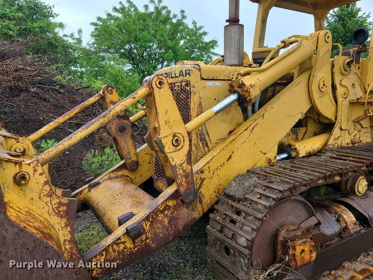 image for item LE9056 1974 Caterpillar 977L  track loader