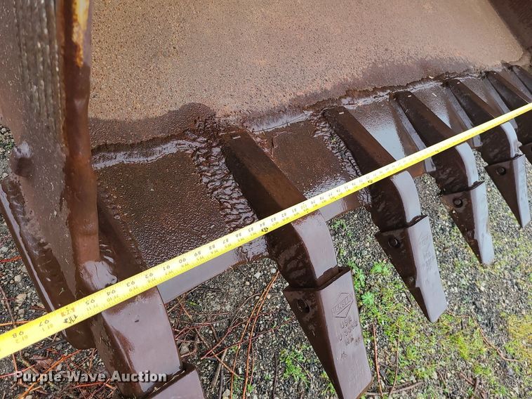 image for item LE9056 1974 Caterpillar 977L  track loader