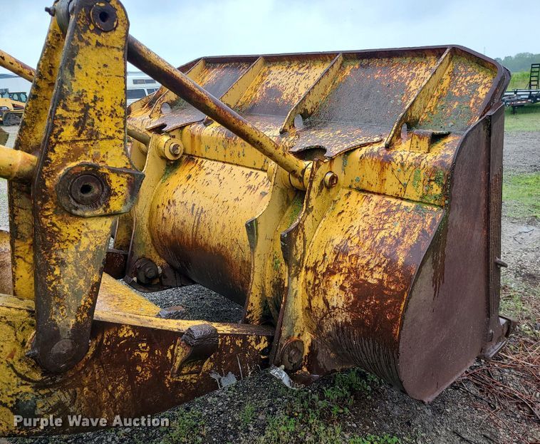 image for item LE9056 1974 Caterpillar 977L  track loader