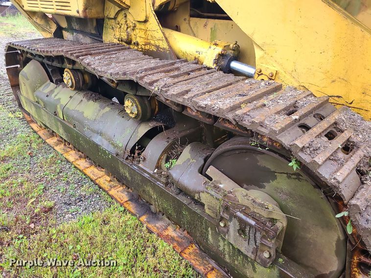 image for item LE9056 1974 Caterpillar 977L  track loader