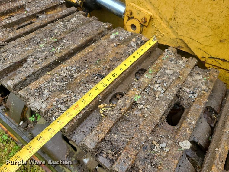 image for item LE9056 1974 Caterpillar 977L  track loader