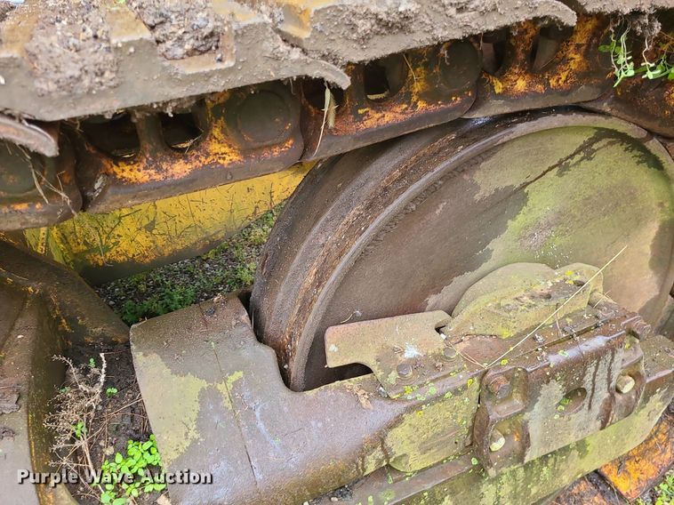 image for item LE9056 1974 Caterpillar 977L  track loader