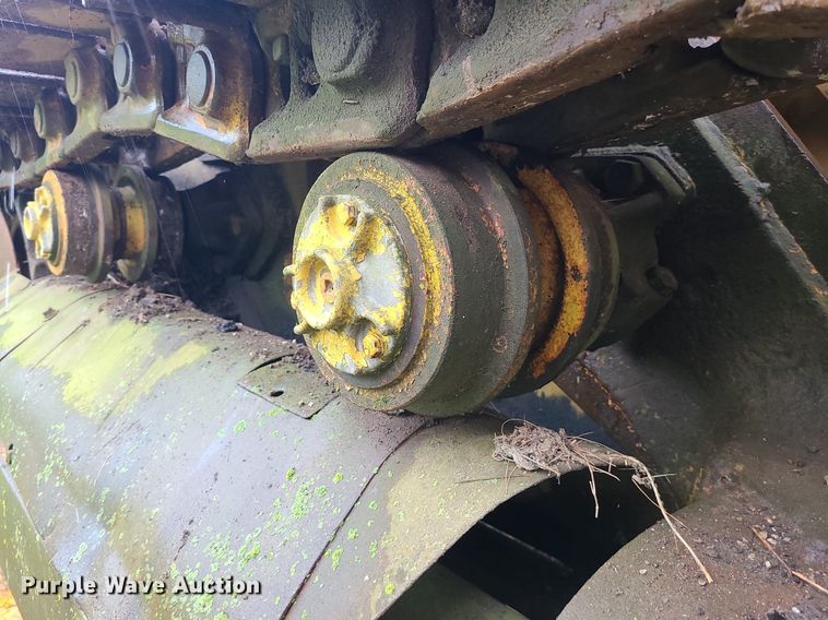 image for item LE9056 1974 Caterpillar 977L  track loader