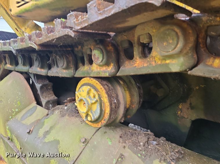 image for item LE9056 1974 Caterpillar 977L  track loader
