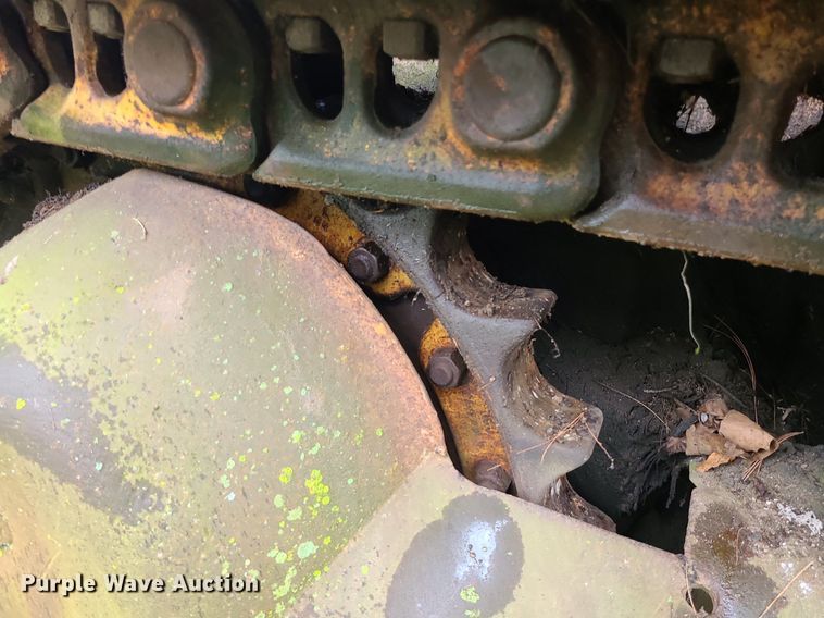 image for item LE9056 1974 Caterpillar 977L  track loader