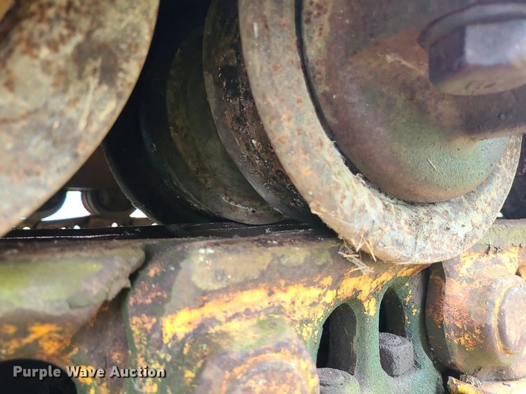 image for item LE9056 1974 Caterpillar 977L  track loader