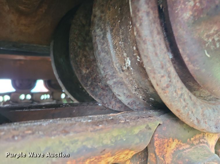 image for item LE9056 1974 Caterpillar 977L  track loader