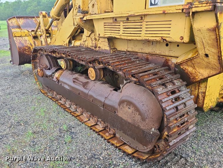 image for item LE9056 1974 Caterpillar 977L  track loader