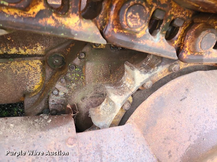 image for item LE9056 1974 Caterpillar 977L  track loader