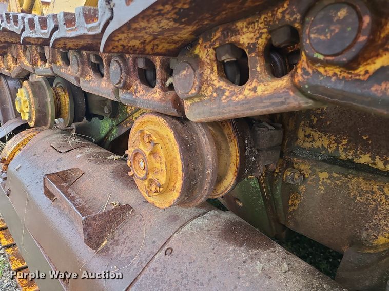 image for item LE9056 1974 Caterpillar 977L  track loader