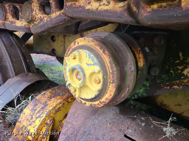 image for item LE9056 1974 Caterpillar 977L  track loader