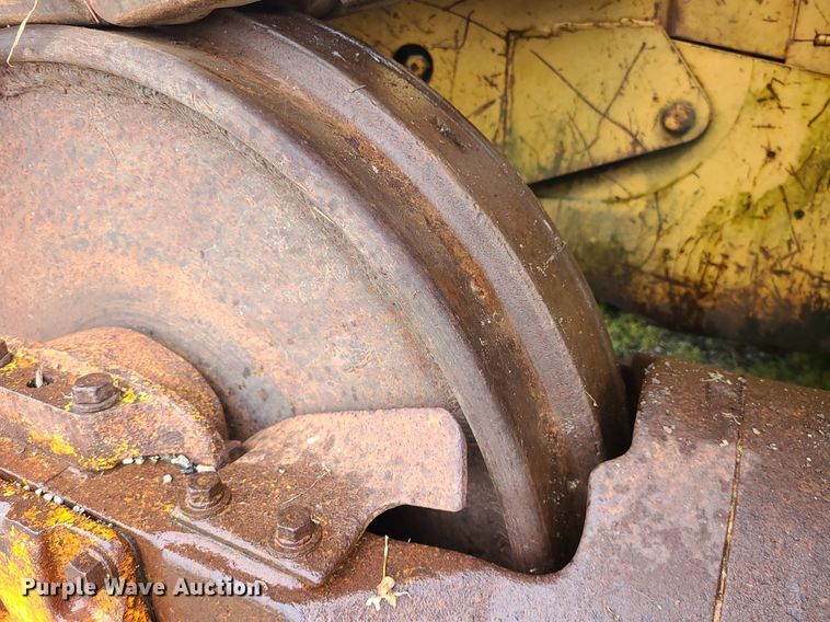 image for item LE9056 1974 Caterpillar 977L  track loader