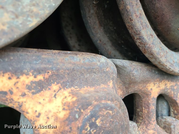 image for item LE9056 1974 Caterpillar 977L  track loader