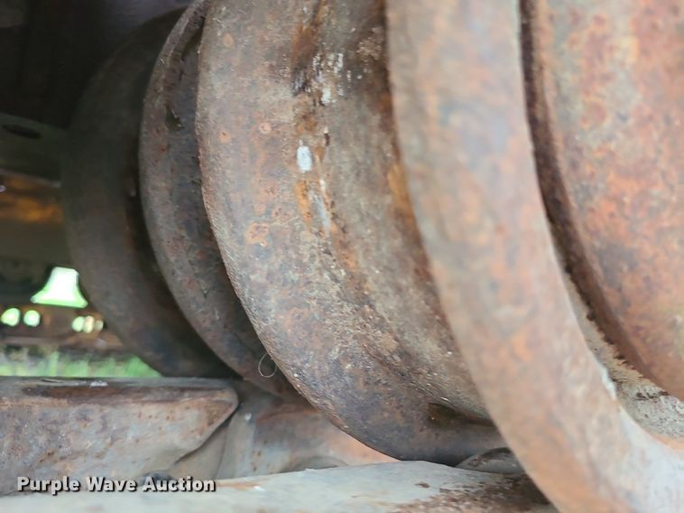 image for item LE9056 1974 Caterpillar 977L  track loader