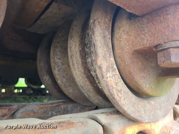 image for item LE9056 1974 Caterpillar 977L  track loader