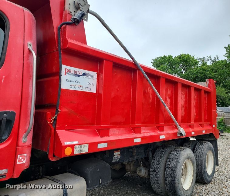 image for item LE9061 2007 Freightliner Business Class M2  dump truck