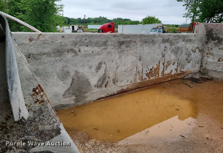 image for item LE9061 2007 Freightliner Business Class M2  dump truck