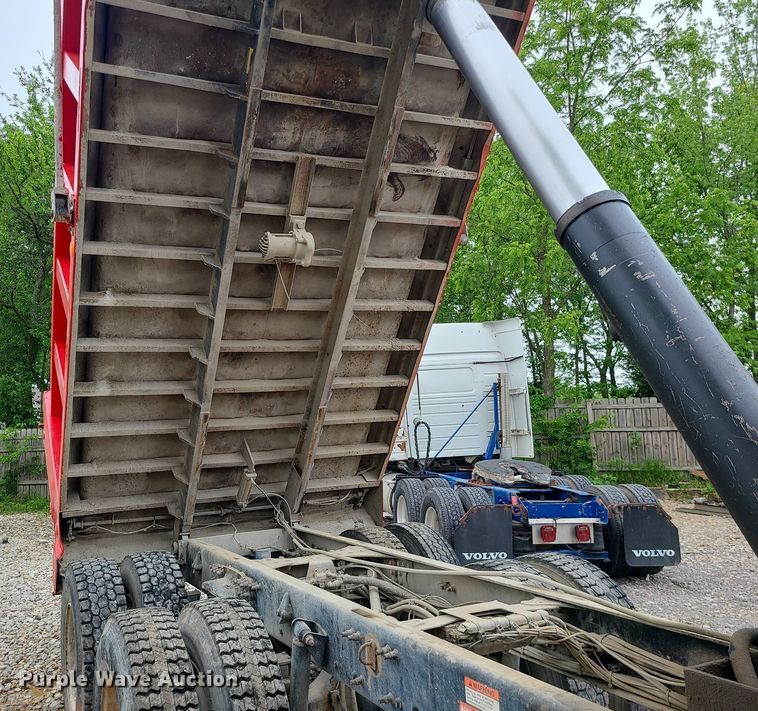 image for item LE9061 2007 Freightliner Business Class M2  dump truck