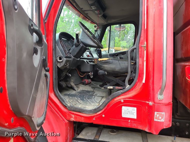 image for item LE9061 2007 Freightliner Business Class M2  dump truck