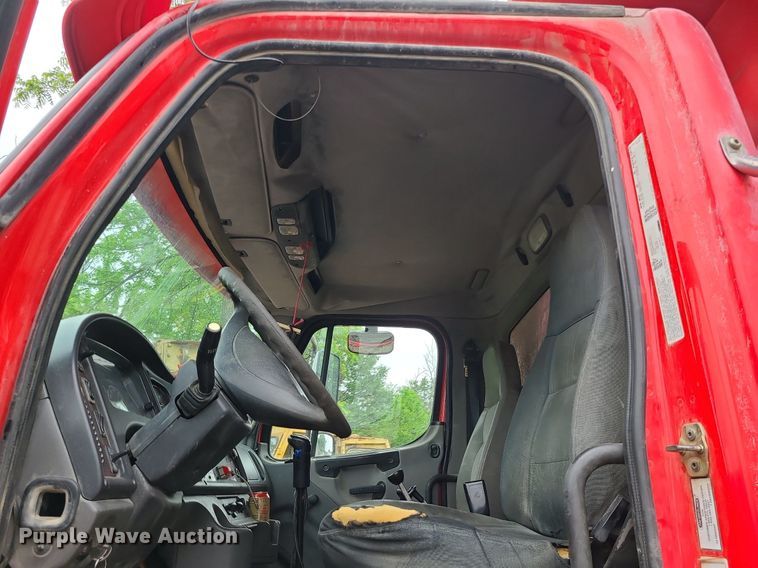 image for item LE9061 2007 Freightliner Business Class M2  dump truck