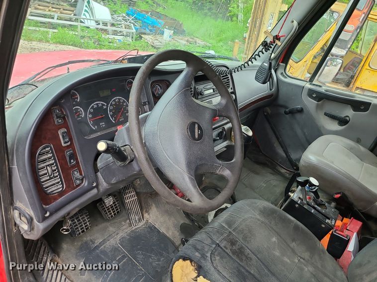 image for item LE9061 2007 Freightliner Business Class M2  dump truck