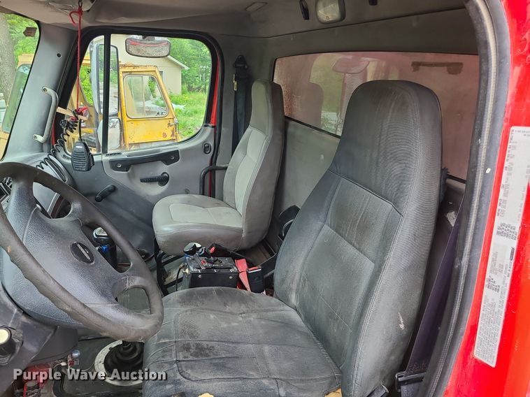 image for item LE9061 2007 Freightliner Business Class M2  dump truck