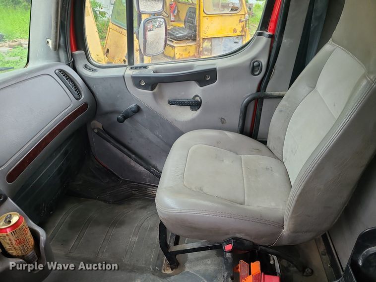 image for item LE9061 2007 Freightliner Business Class M2  dump truck