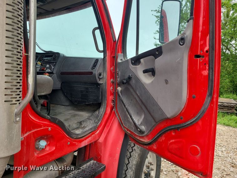 image for item LE9061 2007 Freightliner Business Class M2  dump truck