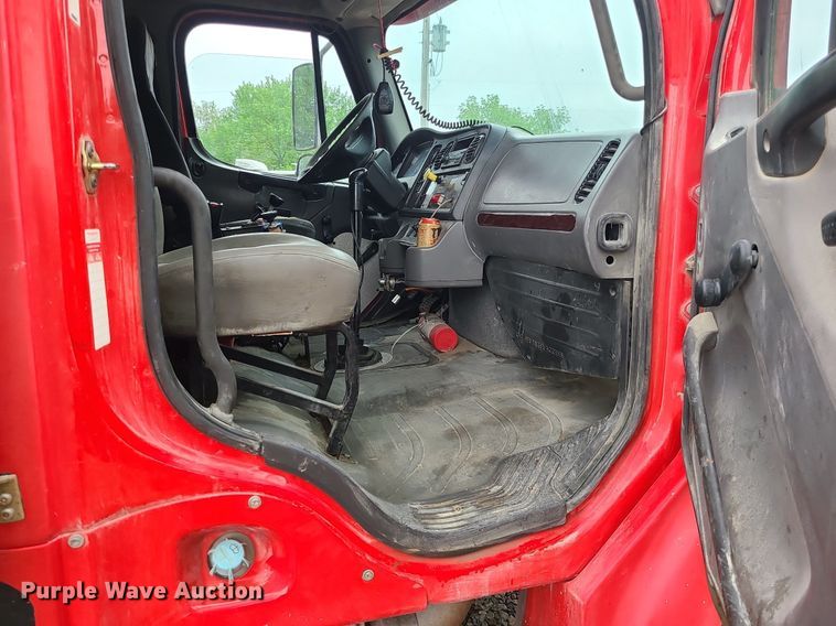 image for item LE9061 2007 Freightliner Business Class M2  dump truck