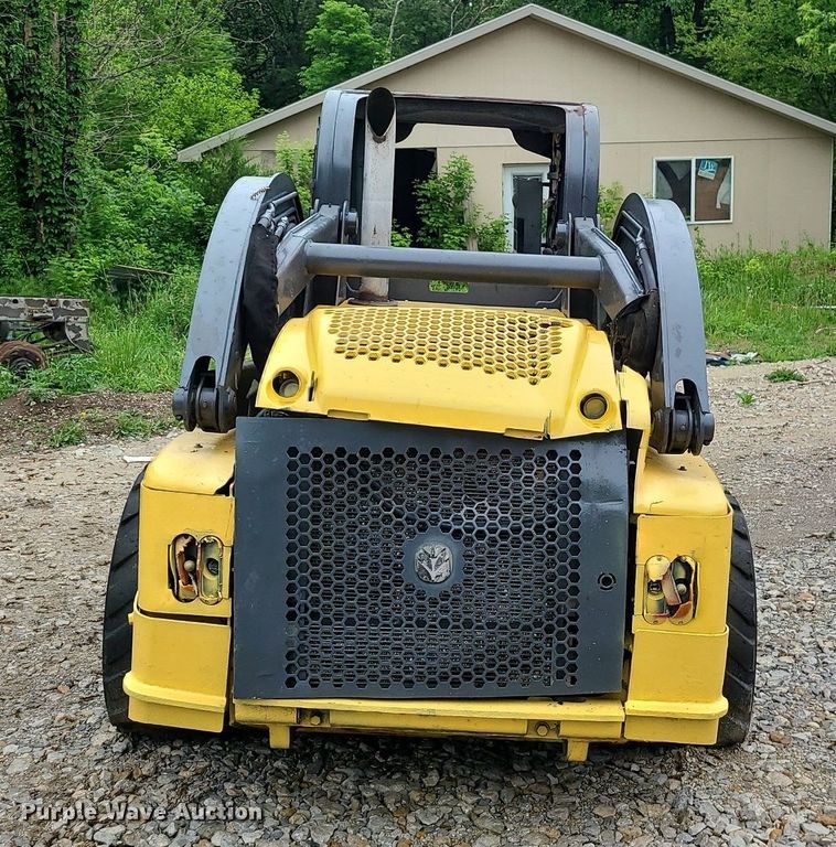 image for item LE9063 2011 New Holland L223  skid steer loader