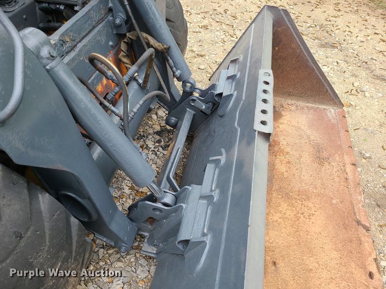 image for item LE9063 2011 New Holland L223  skid steer loader