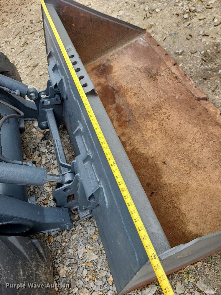 image for item LE9063 2011 New Holland L223  skid steer loader