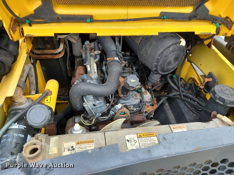 image for item LE9063 2011 New Holland L223  skid steer loader