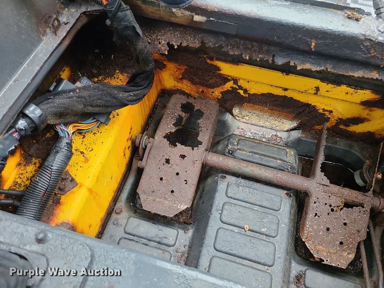 image for item LE9063 2011 New Holland L223  skid steer loader