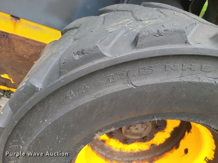 image for item LE9063 2011 New Holland L223  skid steer loader