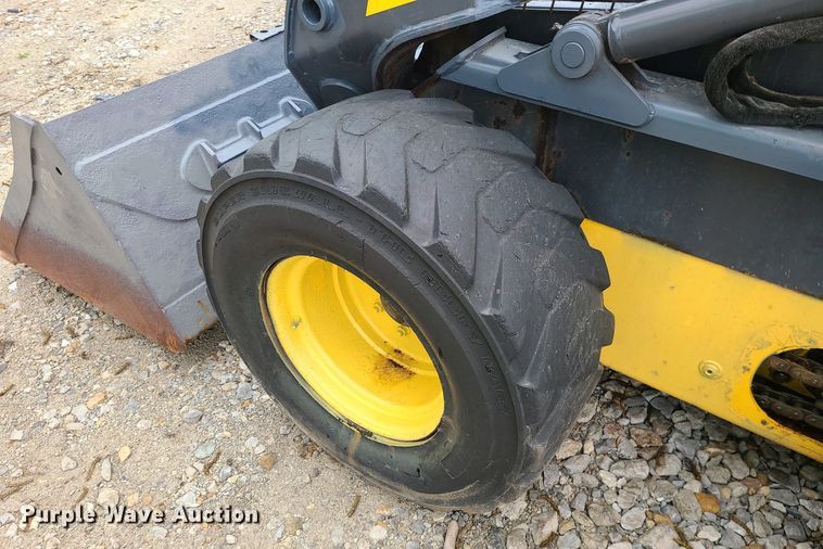 image for item LE9063 2011 New Holland L223  skid steer loader
