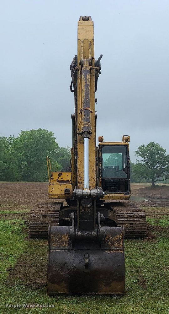 image for item LE9065 1990 Caterpillar EL200B  excavator