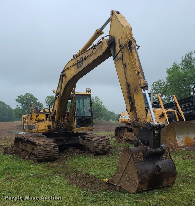 image for item LE9065 1990 Caterpillar EL200B  excavator