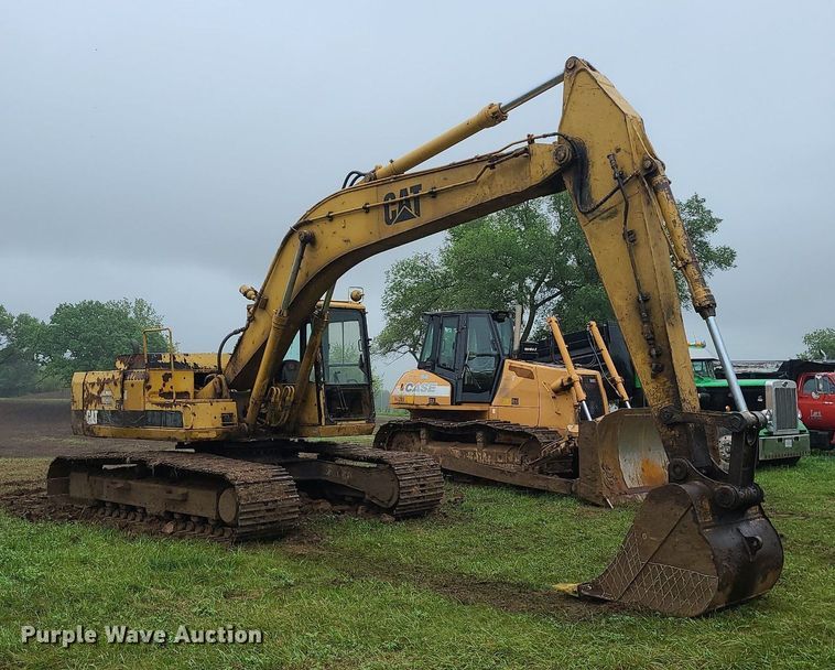 image for item LE9065 1990 Caterpillar EL200B  excavator