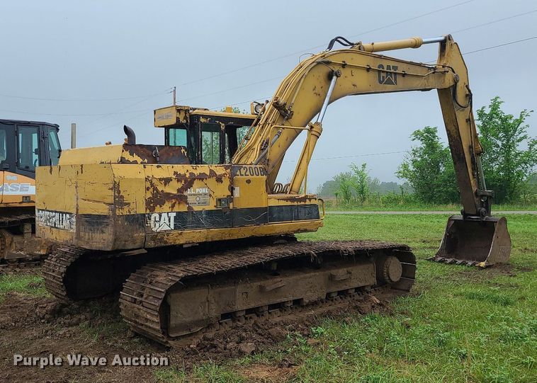 image for item LE9065 1990 Caterpillar EL200B  excavator