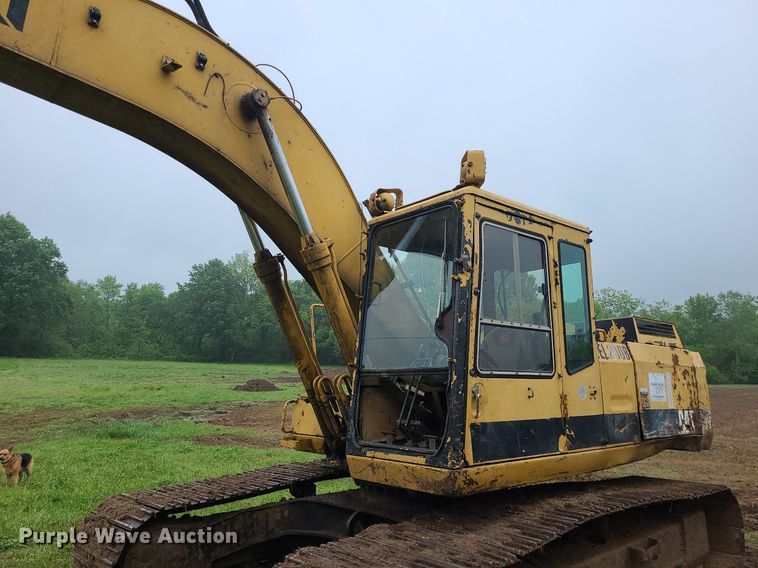 image for item LE9065 1990 Caterpillar EL200B  excavator