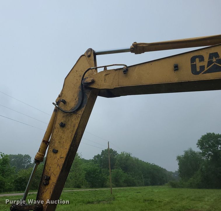 image for item LE9065 1990 Caterpillar EL200B  excavator