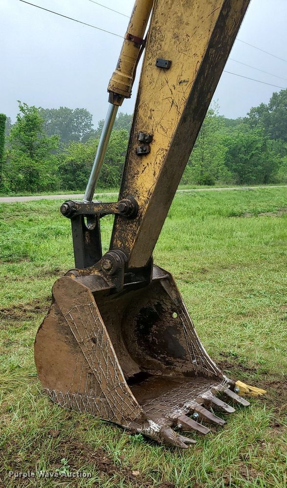 image for item LE9065 1990 Caterpillar EL200B  excavator